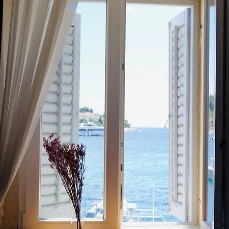 Hvar Riva Apartment