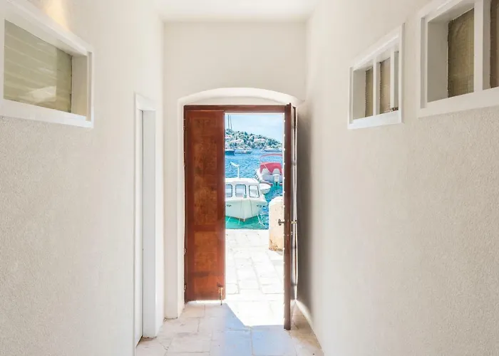 Hvar Riva *